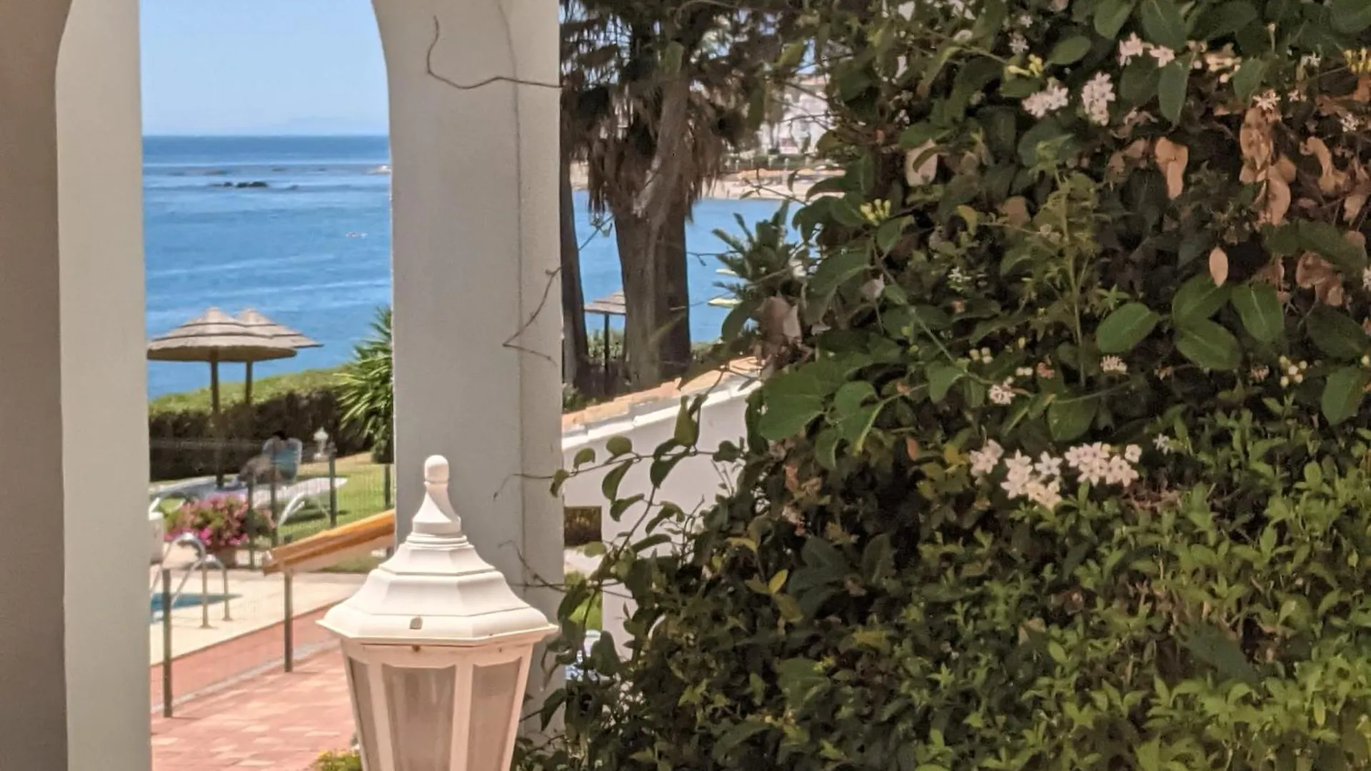 Tranquil Oceanfront Escape, One-Bedroom Haven Mijas